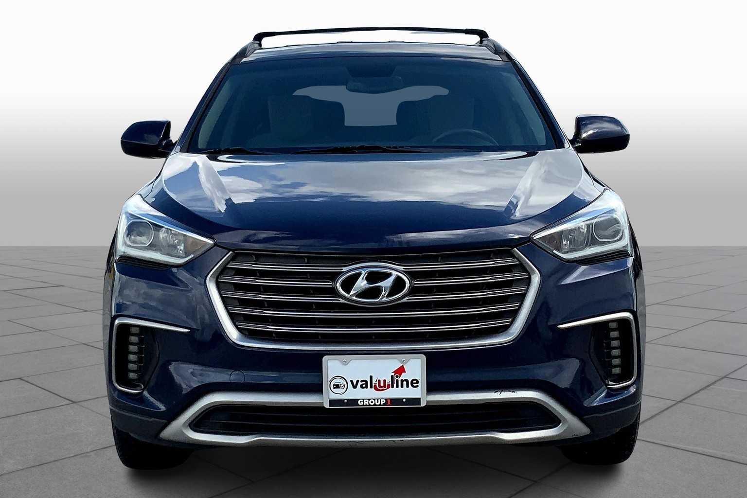 2018 Hyundai Santa Fe SE photo 2