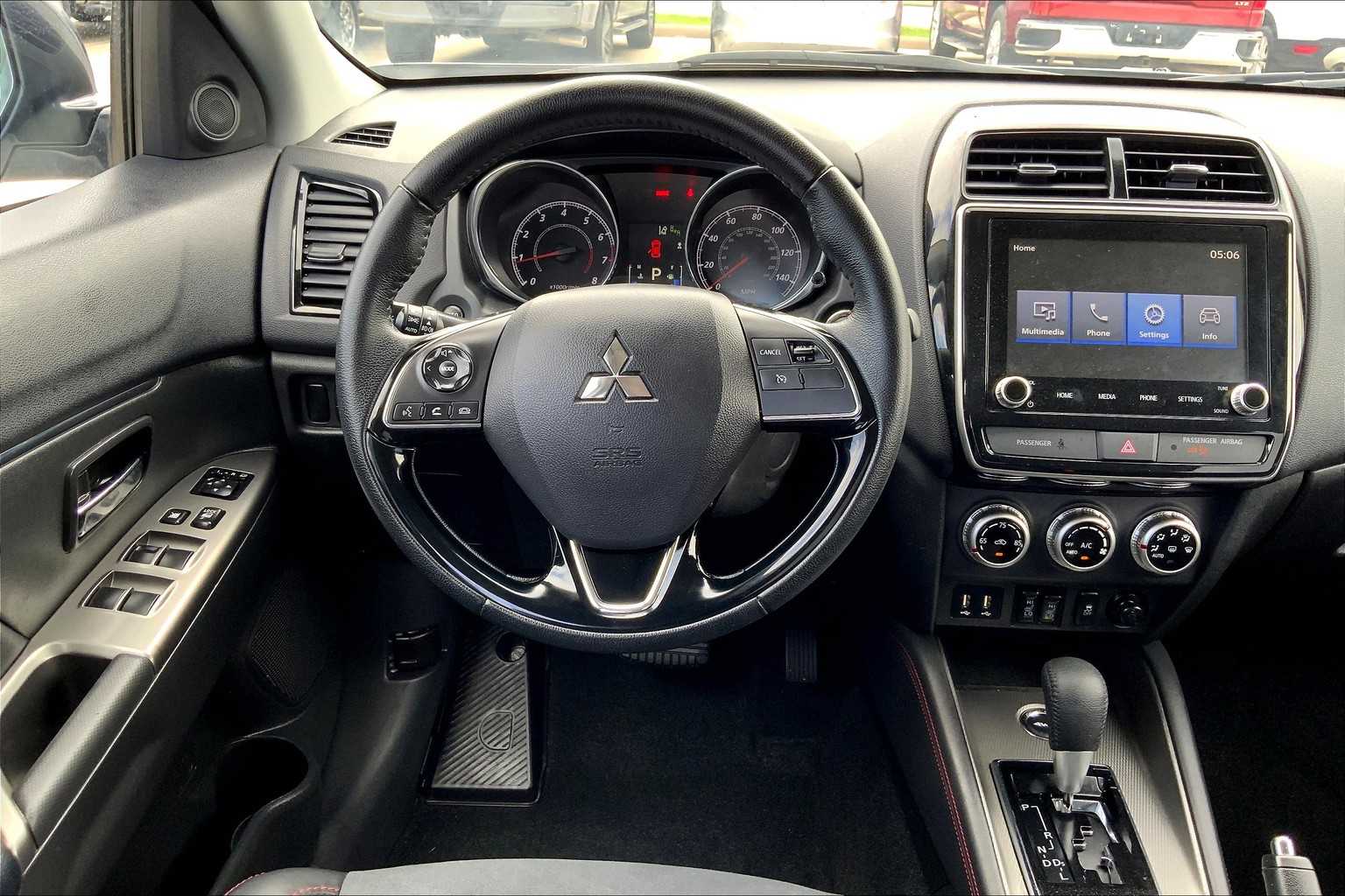 2024 Mitsubishi Outlander Sport SE photo 4