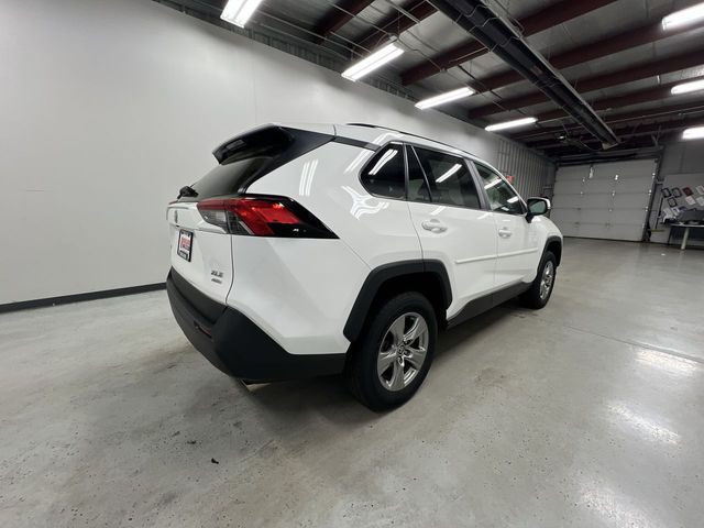 2022 Toyota RAV4 XLE photo 4