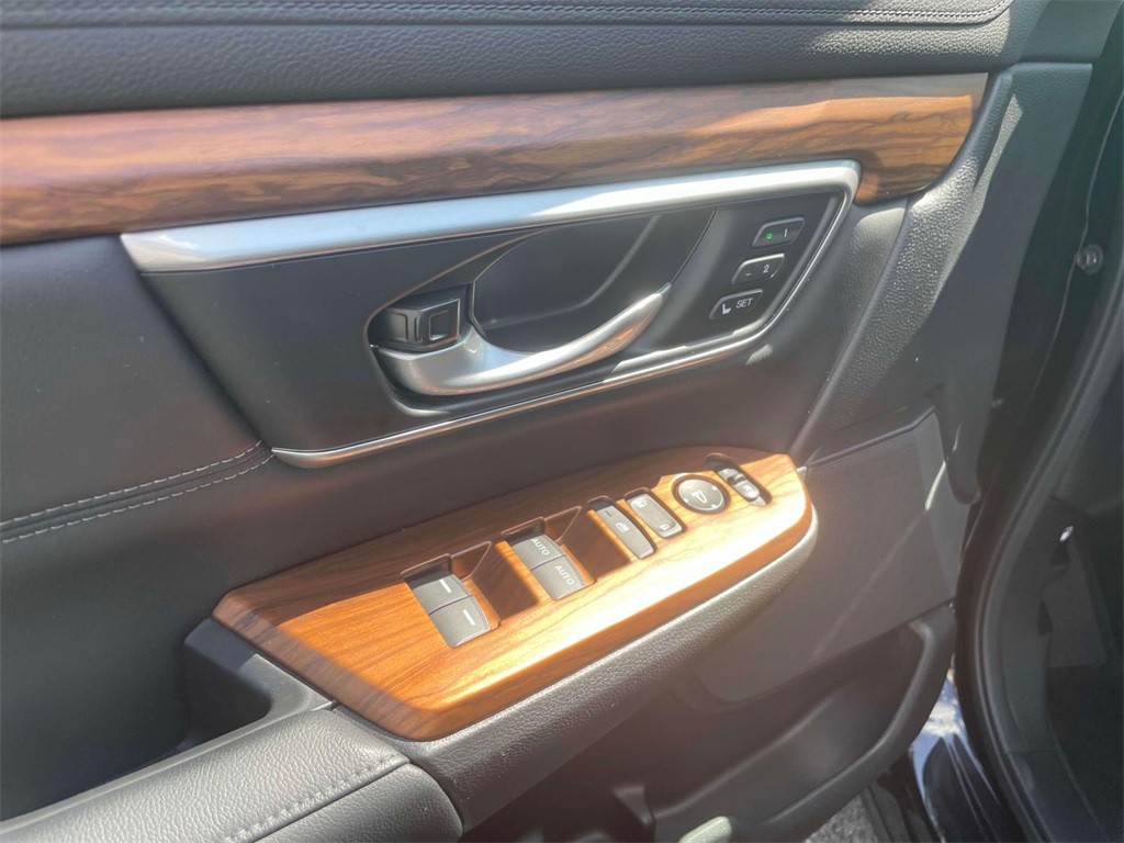 2021 Honda CR-V Hybrid Touring photo 16