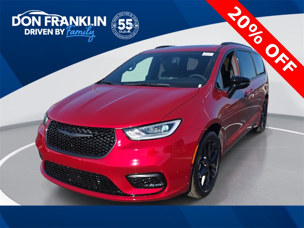 2026 Chrysler Pacifica Limited's photo