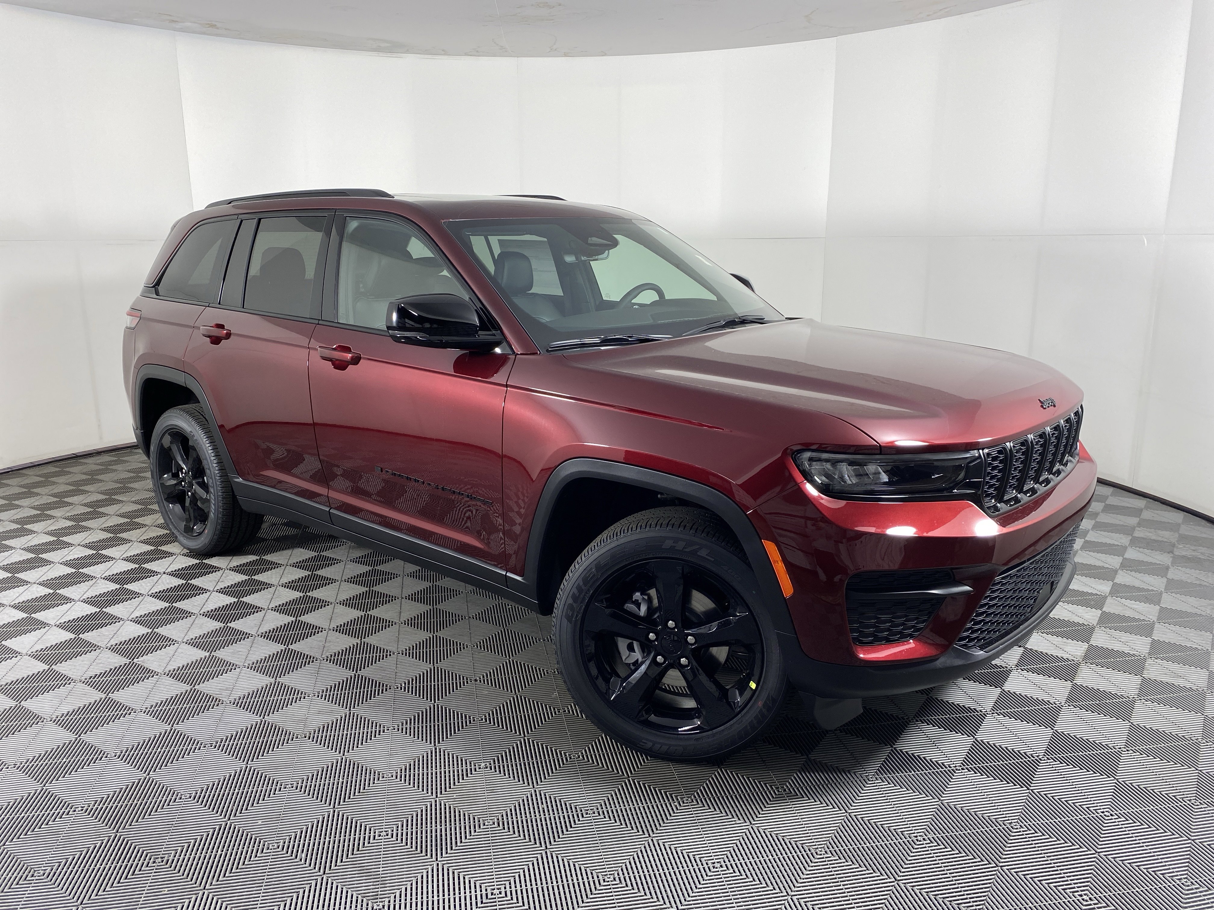 2025 Jeep Grand Cherokee Altitude's photo