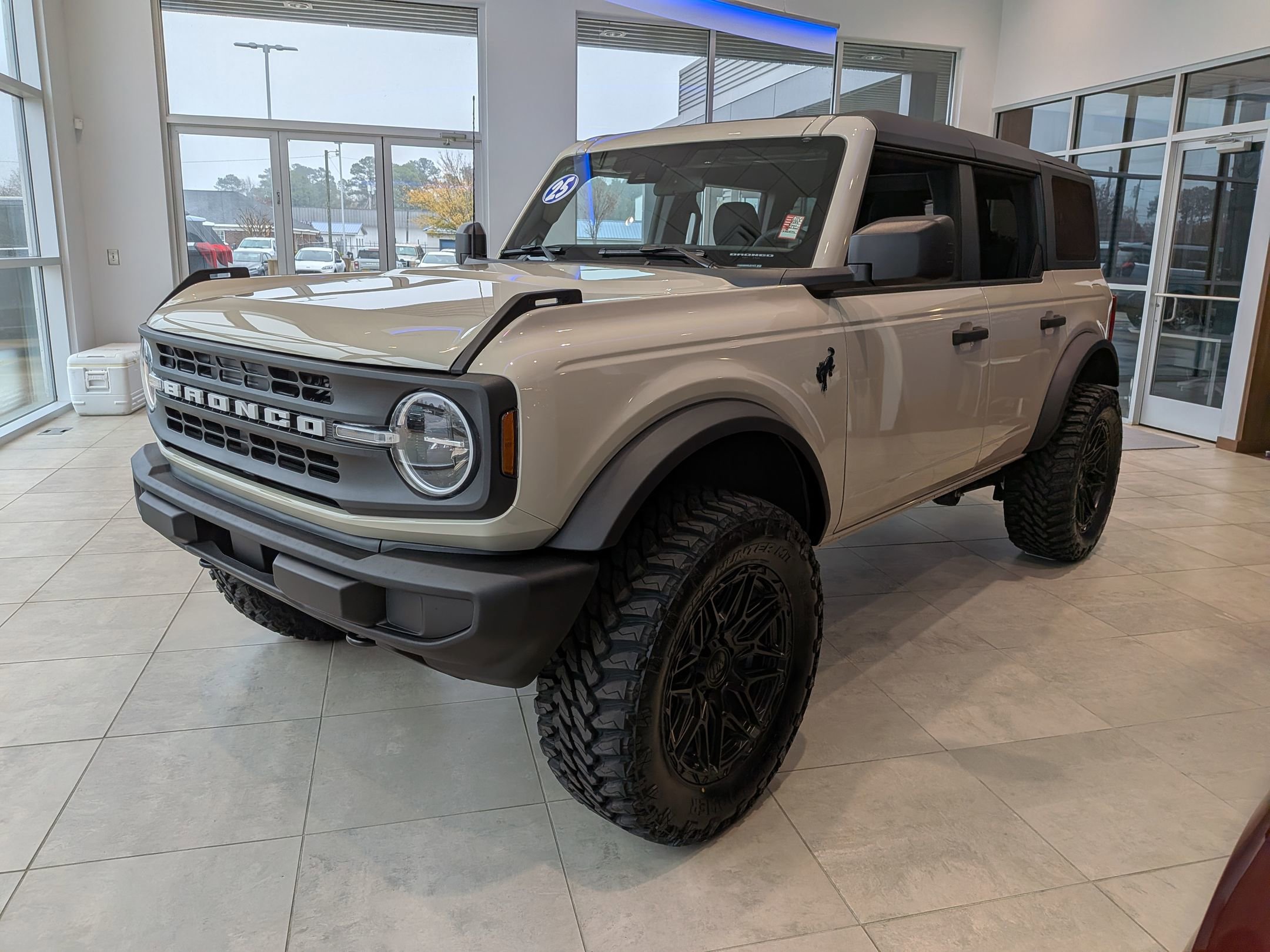 2025 Ford Bronco 4-Door Base's photo