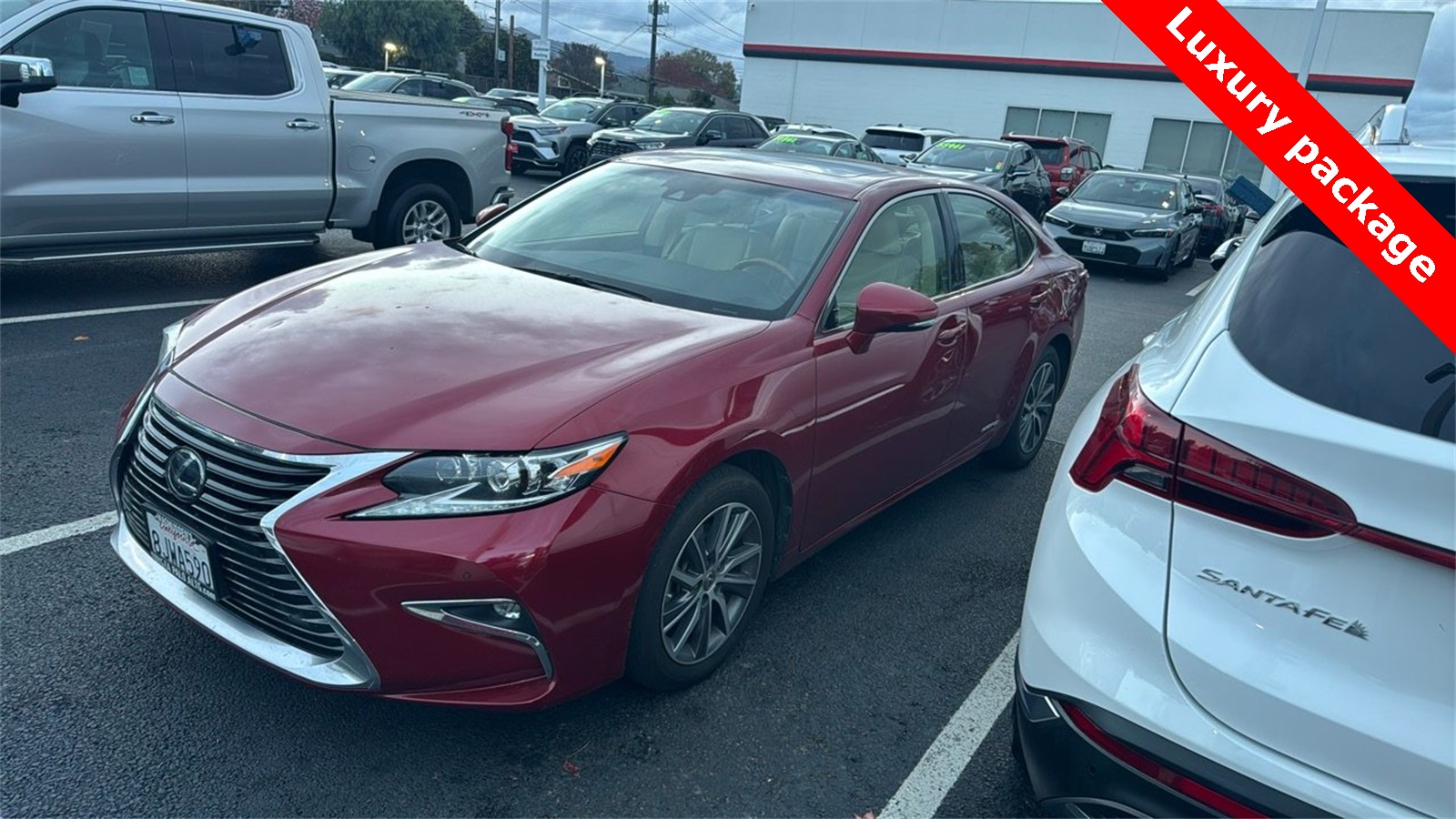 2018 Lexus ES 300h's photo