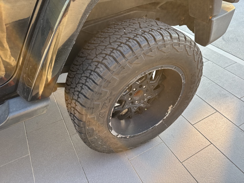 2016 Jeep Wrangler Unlimited Sahara photo 3