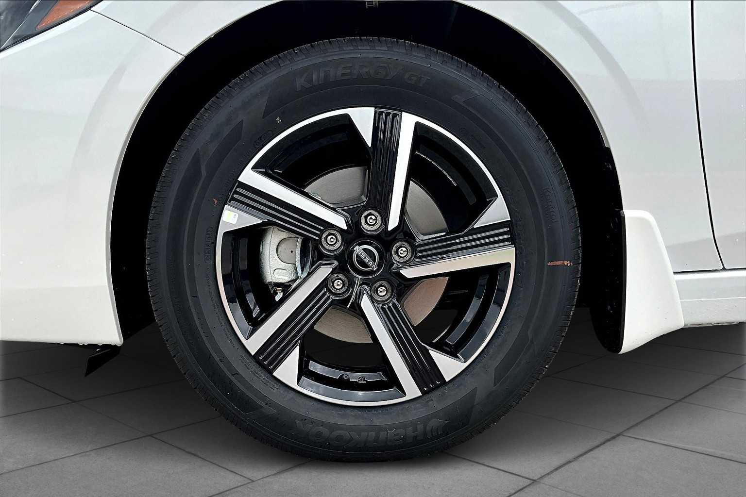 2025 Nissan Sentra SV photo 8