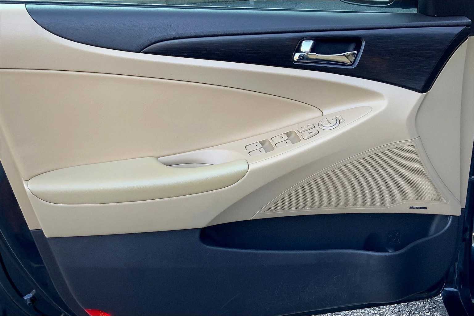 2011 Hyundai Sonata photo 21