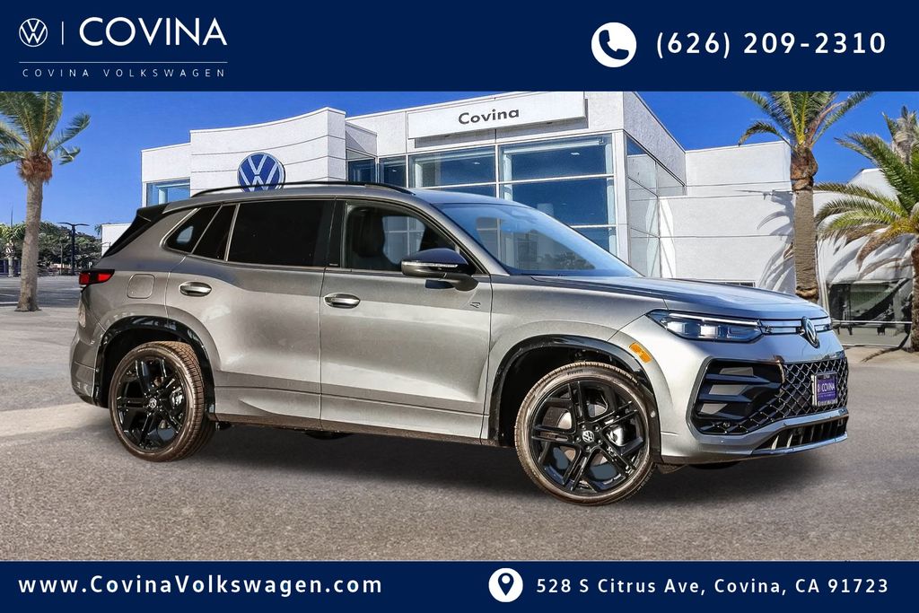 2026 Volkswagen Tiguan SE R-LINE BLACK's photo