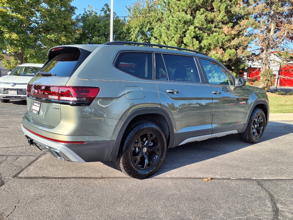 2025 Volkswagen Atlas Peak Edition SE photo 3