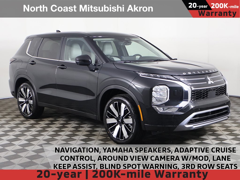 2025 Mitsubishi Outlander SE's photo