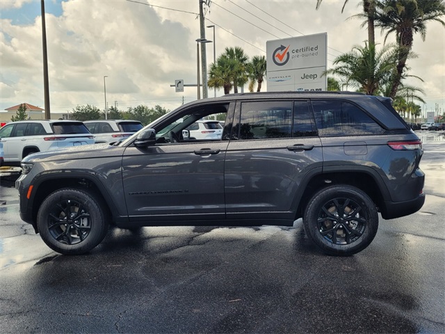 2025 Jeep Grand Cherokee Altitude photo 4