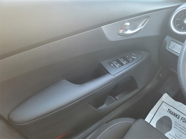 2023 Kia Forte LXS photo 29