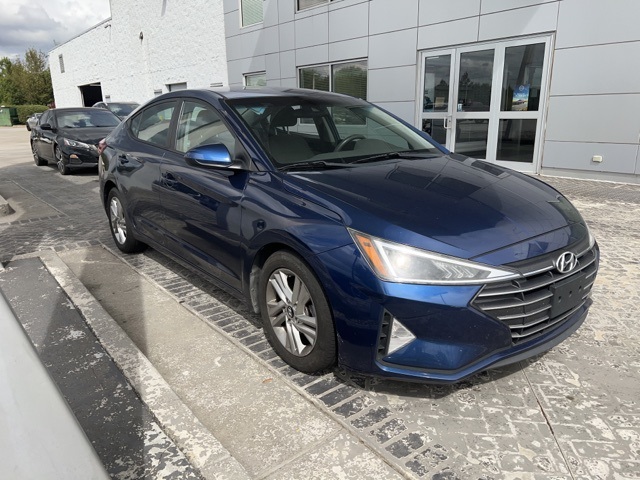 2019 Hyundai Elantra SEL photo 2