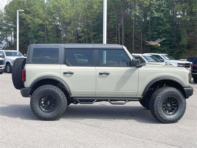 2025 Ford Bronco Base photo 2