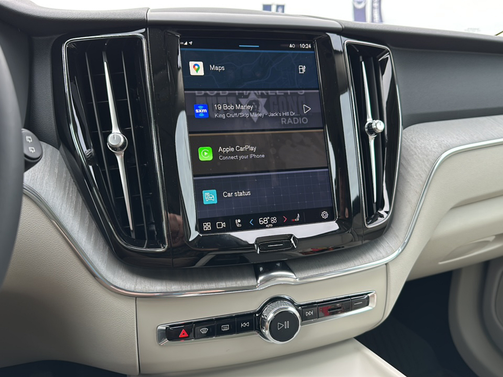 2024 Volvo XC60 Recharge Hybrid T8 Plus photo 16