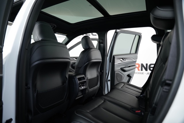 2025 Jeep Grand Cherokee Limited photo 26