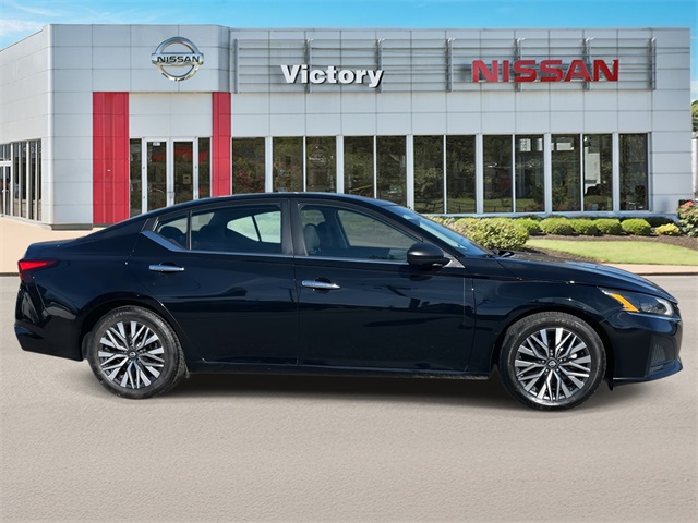 2024 Nissan Altima 2.5 SV photo 2