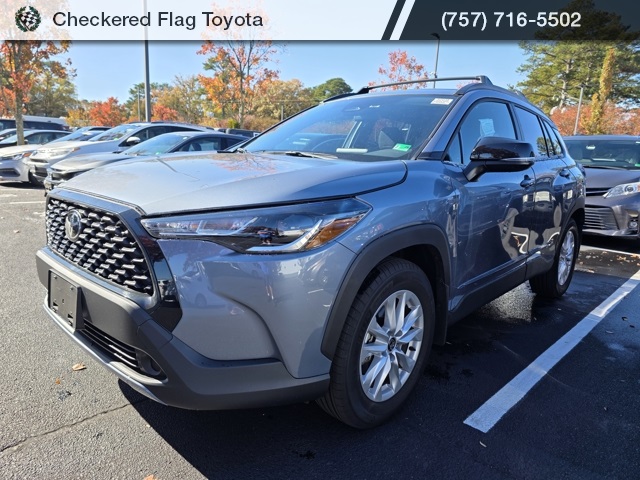 2025 Toyota Corolla Cross LE's photo