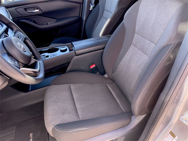 2024 Nissan Rogue SV photo 3