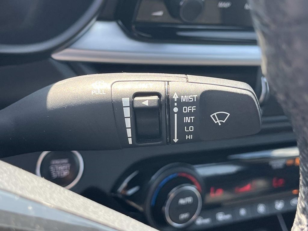 2022 Kia Forte GT-Line photo 17
