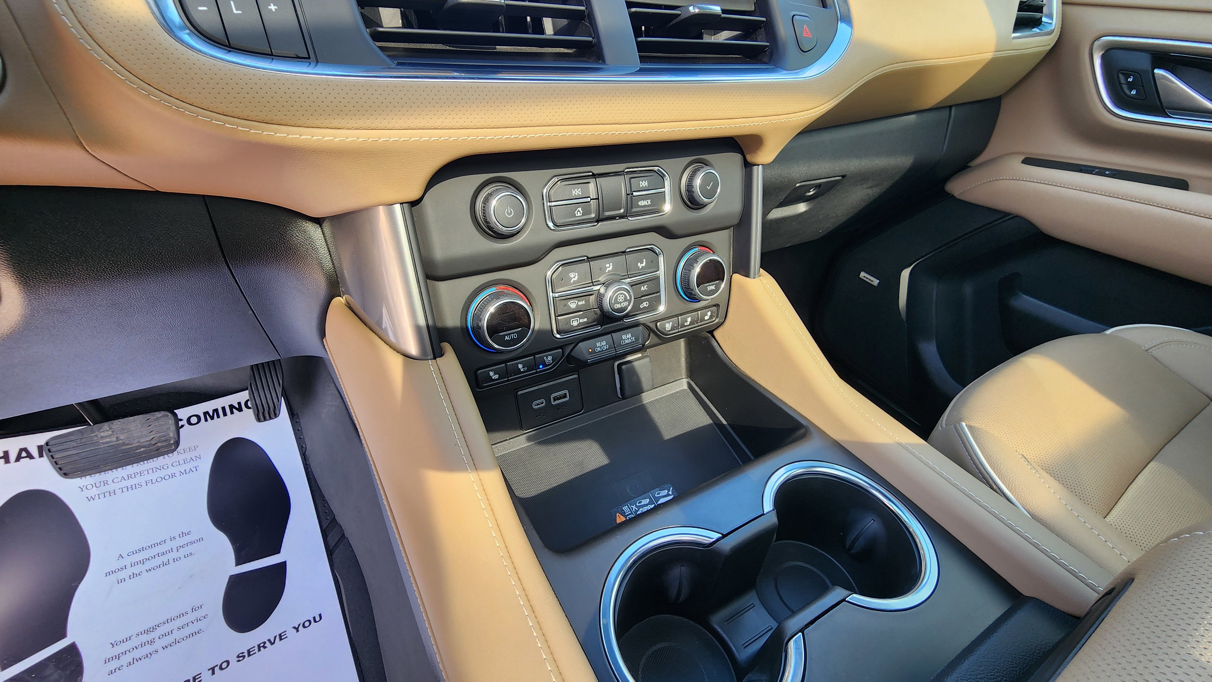2024 Chevrolet Suburban Premier photo 18