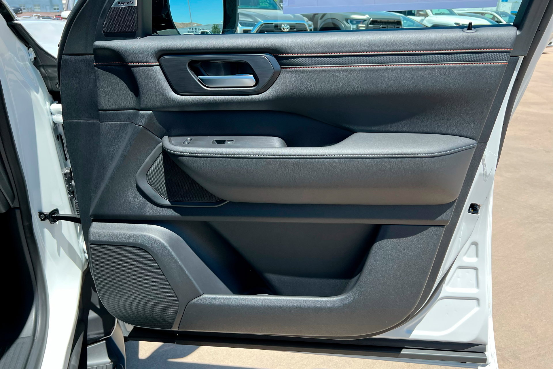 2025 Nissan Armada photo 24