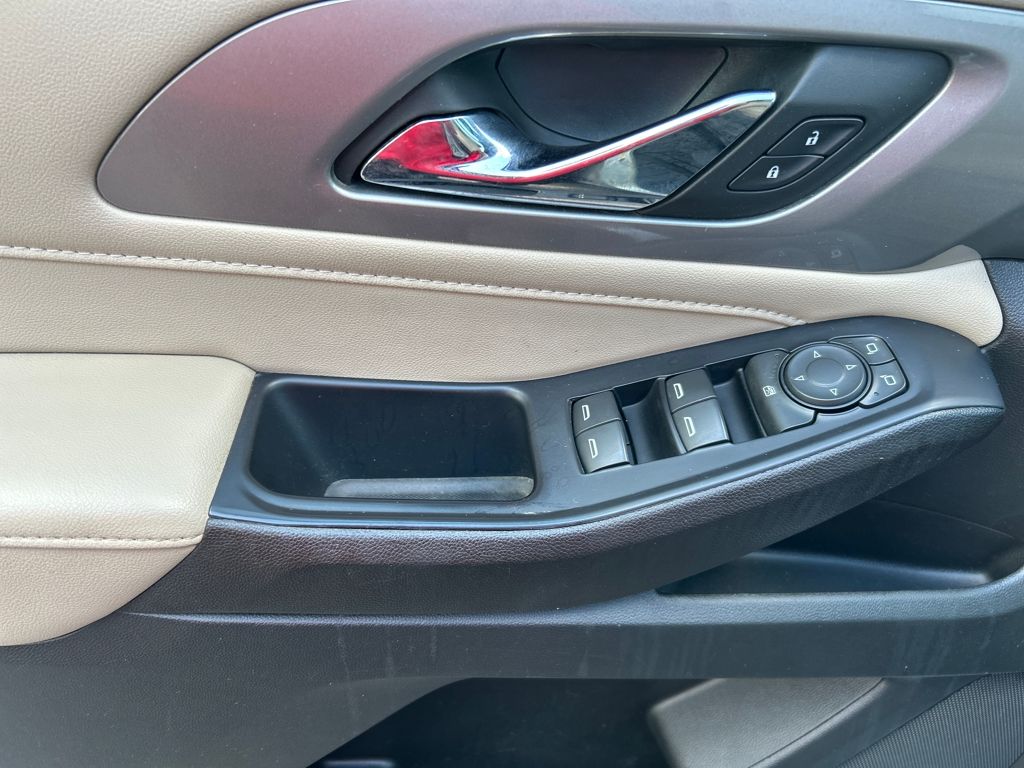 2022 Chevrolet Traverse LS photo 4