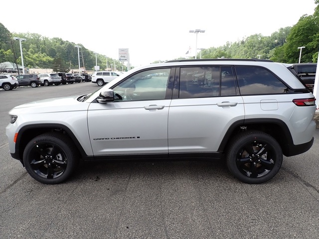 2025 Jeep Grand Cherokee Altitude X photo 2