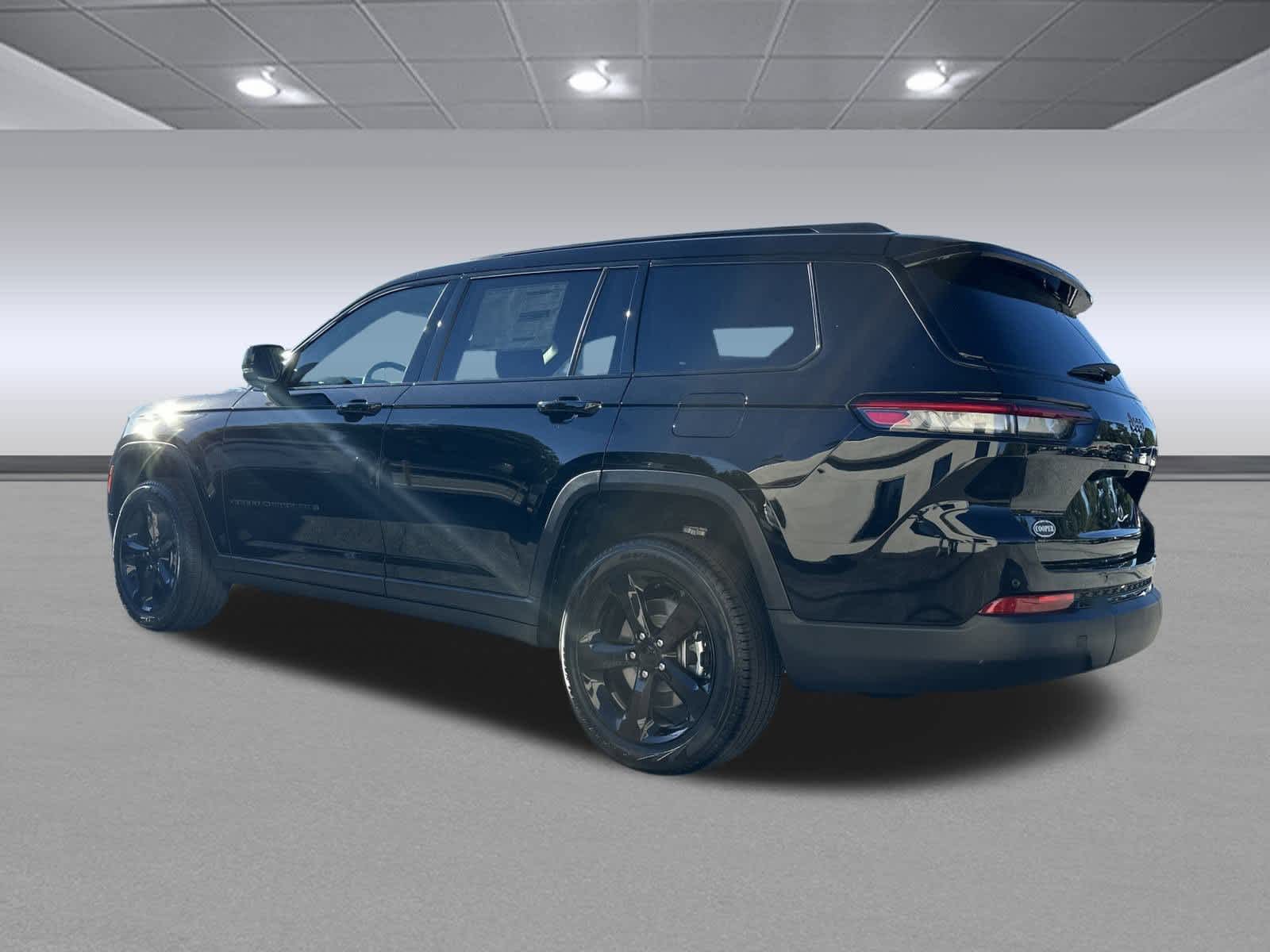 2025 Jeep Grand Cherokee Limited photo 4