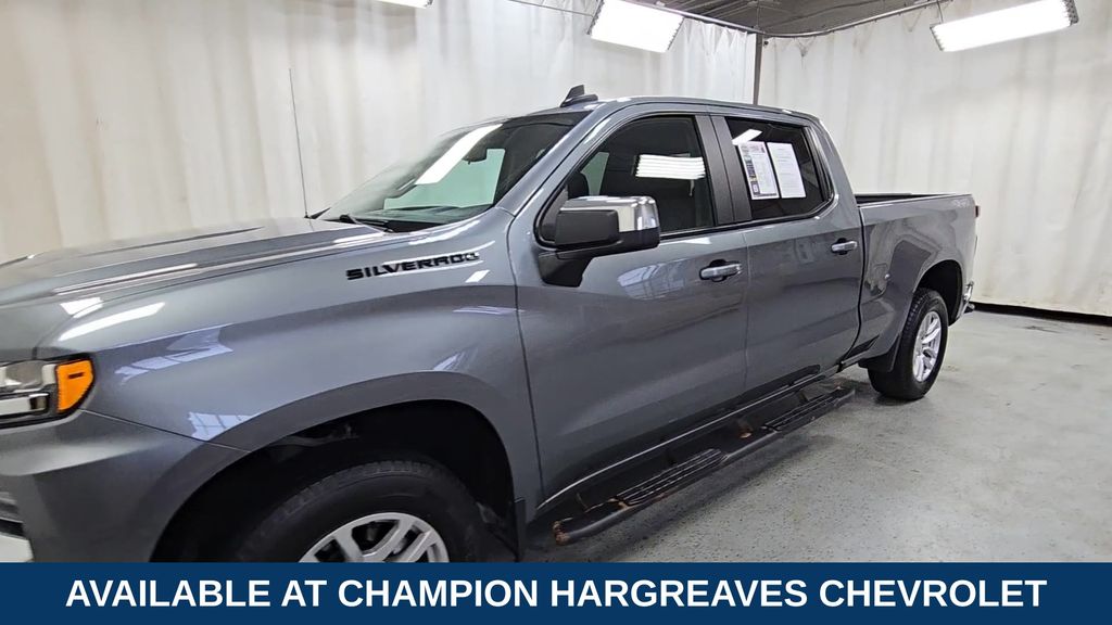 2021 Chevrolet Silverado 1500 LT photo 3