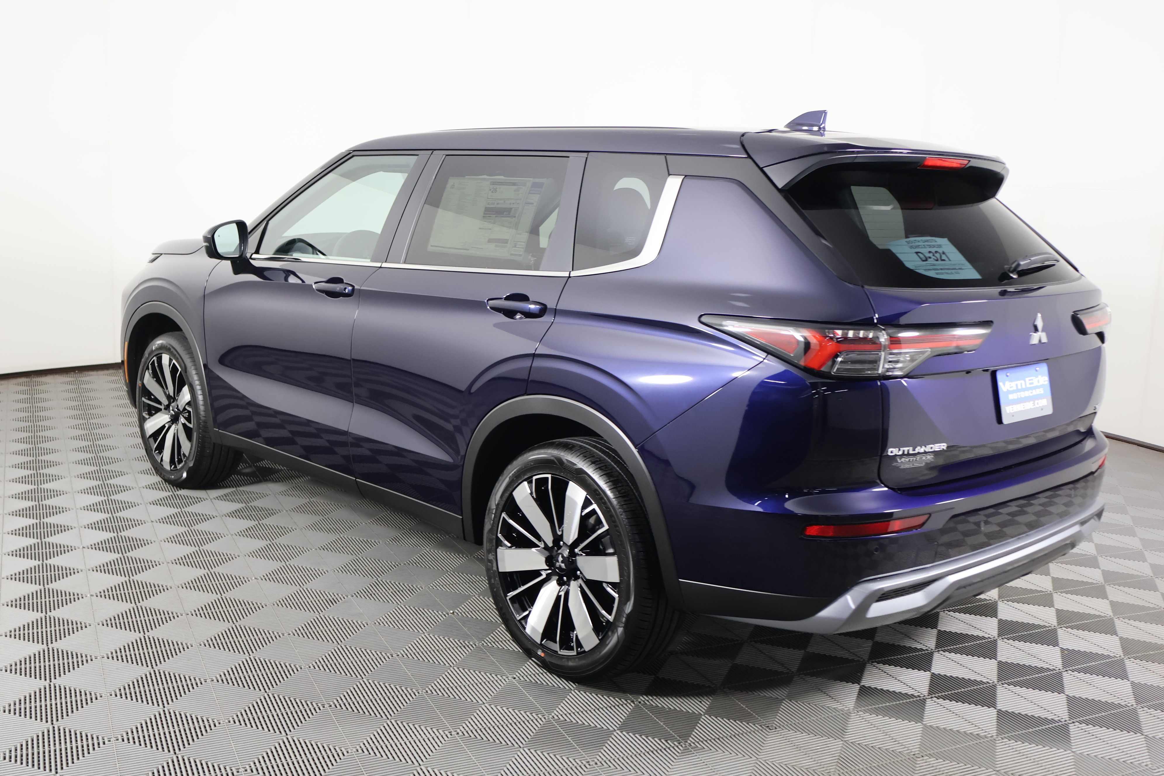 2025 Mitsubishi Outlander SE photo 8