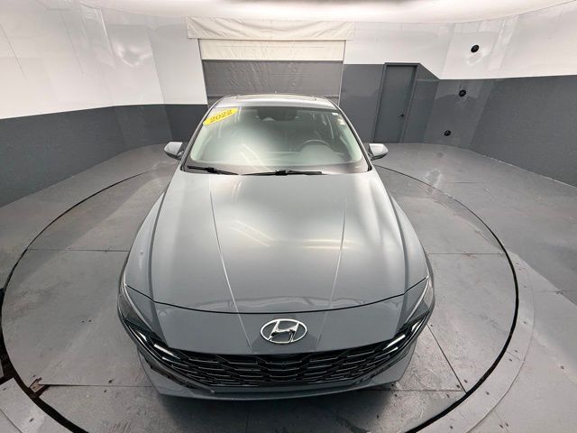 2022 Hyundai Elantra Hybrid Limited photo 2