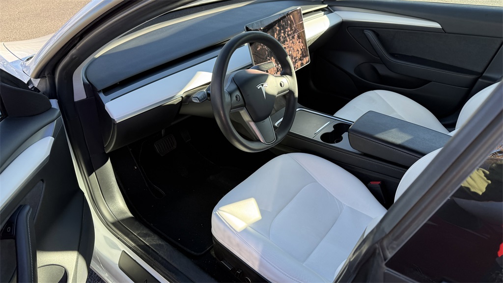 2022 Tesla Model 3 Long Range photo 3