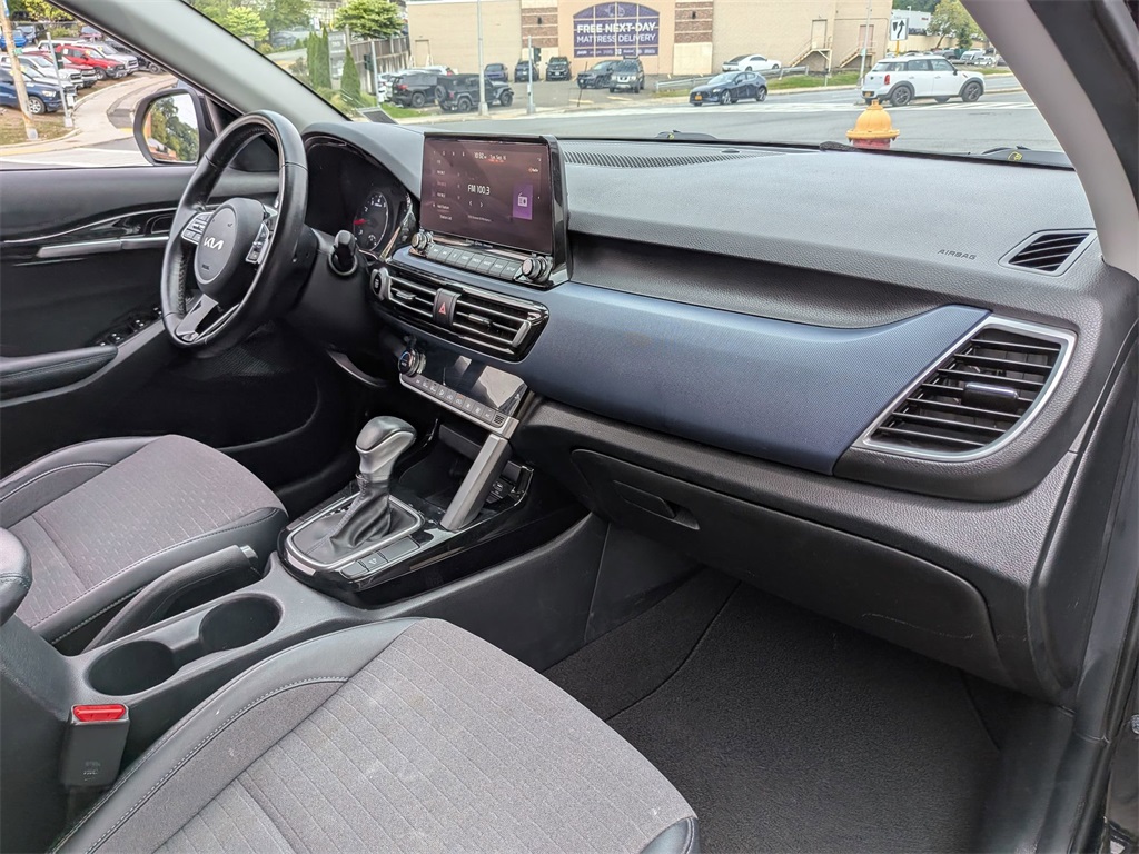 2023 Kia Seltos S photo 22