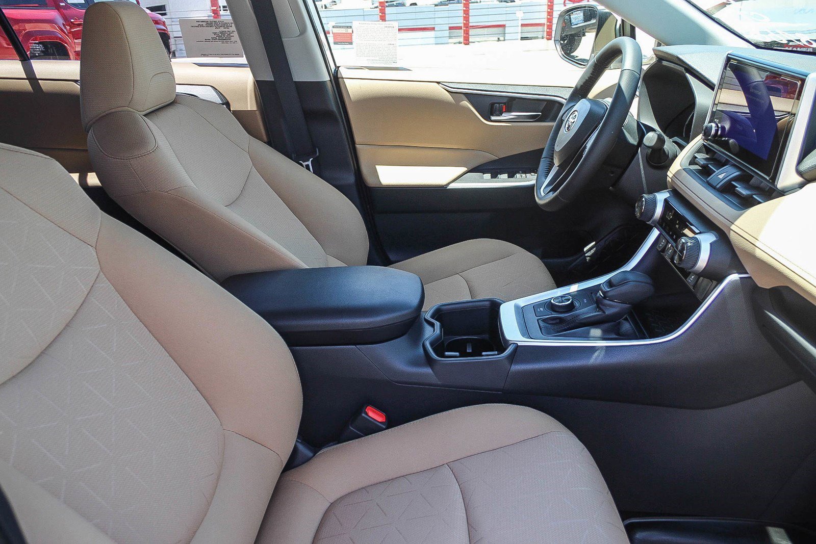 2025 Toyota RAV4 Hybrid XLE photo 14