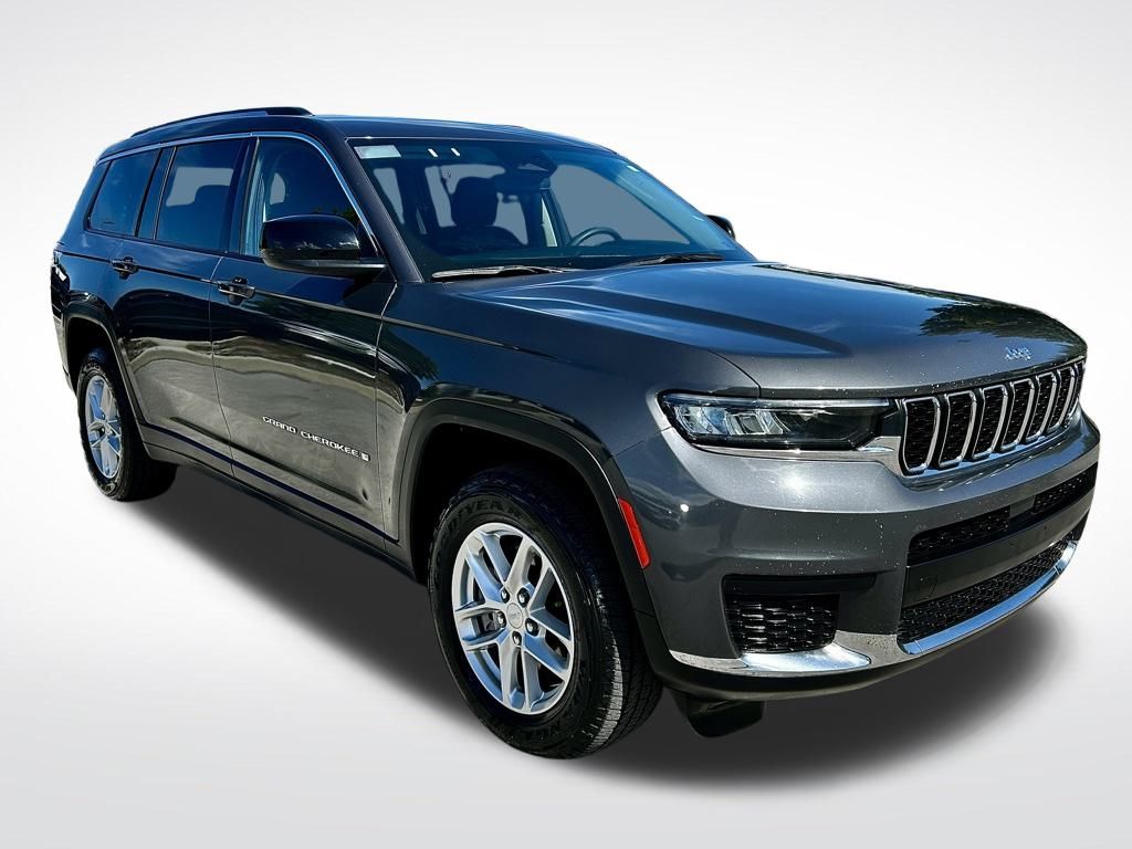 2023 Jeep Grand Cherokee Laredo photo 2