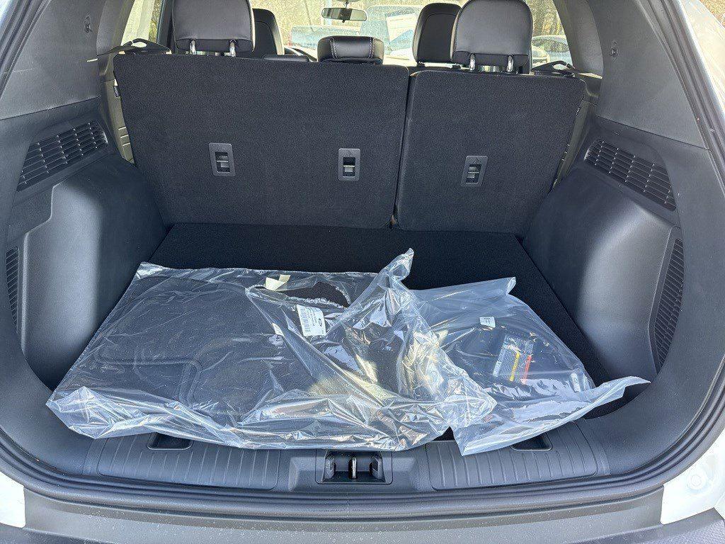2025 Ford Escape Plug-In Hybrid photo 9