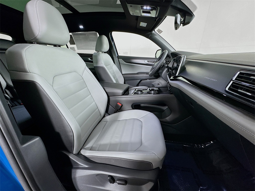 2025 Volkswagen Atlas Cross Sport SEL R-Line photo 9