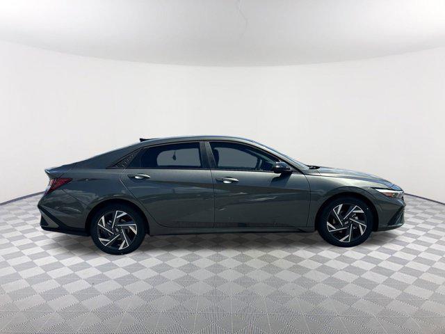 2025 Hyundai Elantra SEL Sport photo 4