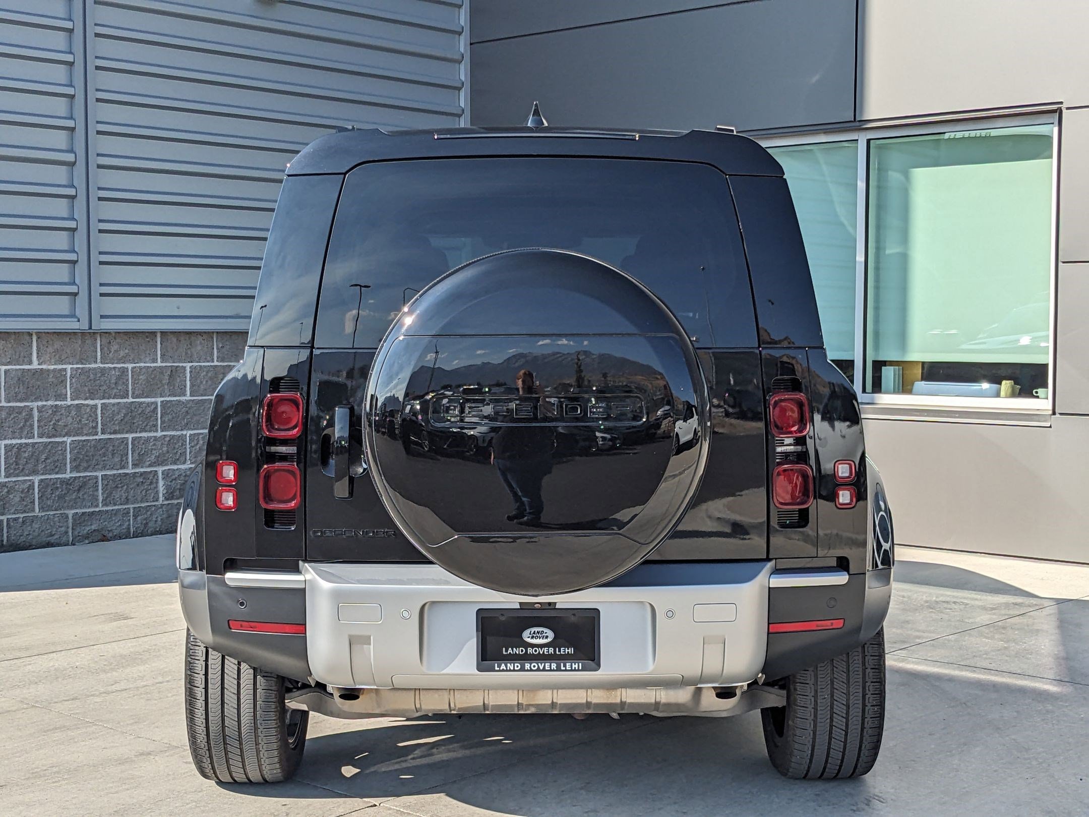 2024 Land Rover Defender 110 S photo 7