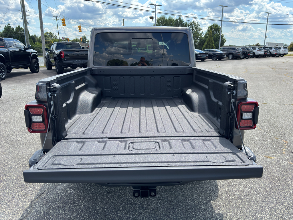 2025 Jeep Gladiator Sport photo 4