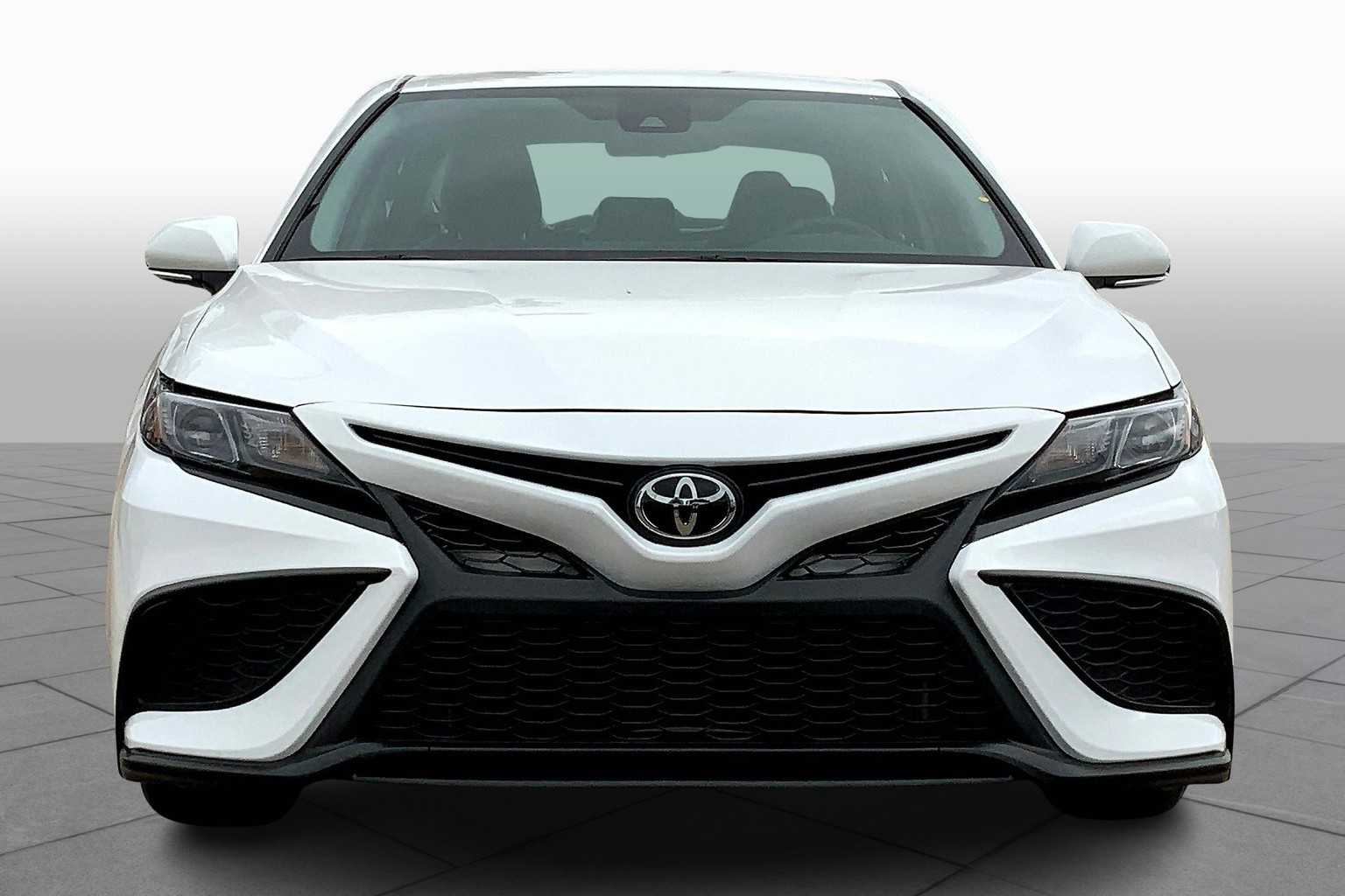 2024 Toyota Camry SE photo 3