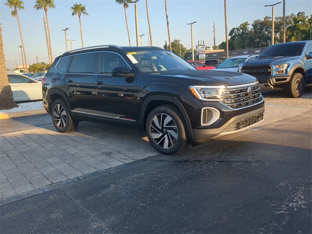 2026 Volkswagen Atlas SEL photo 2