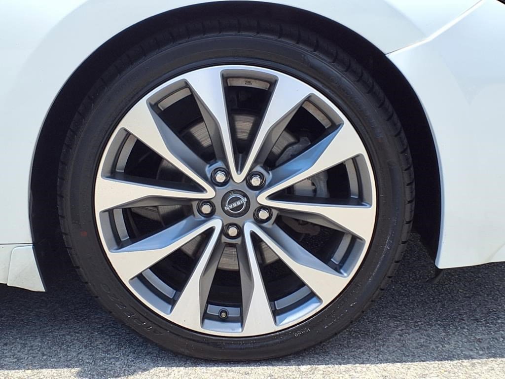 2023 Nissan Maxima Platinum photo 3