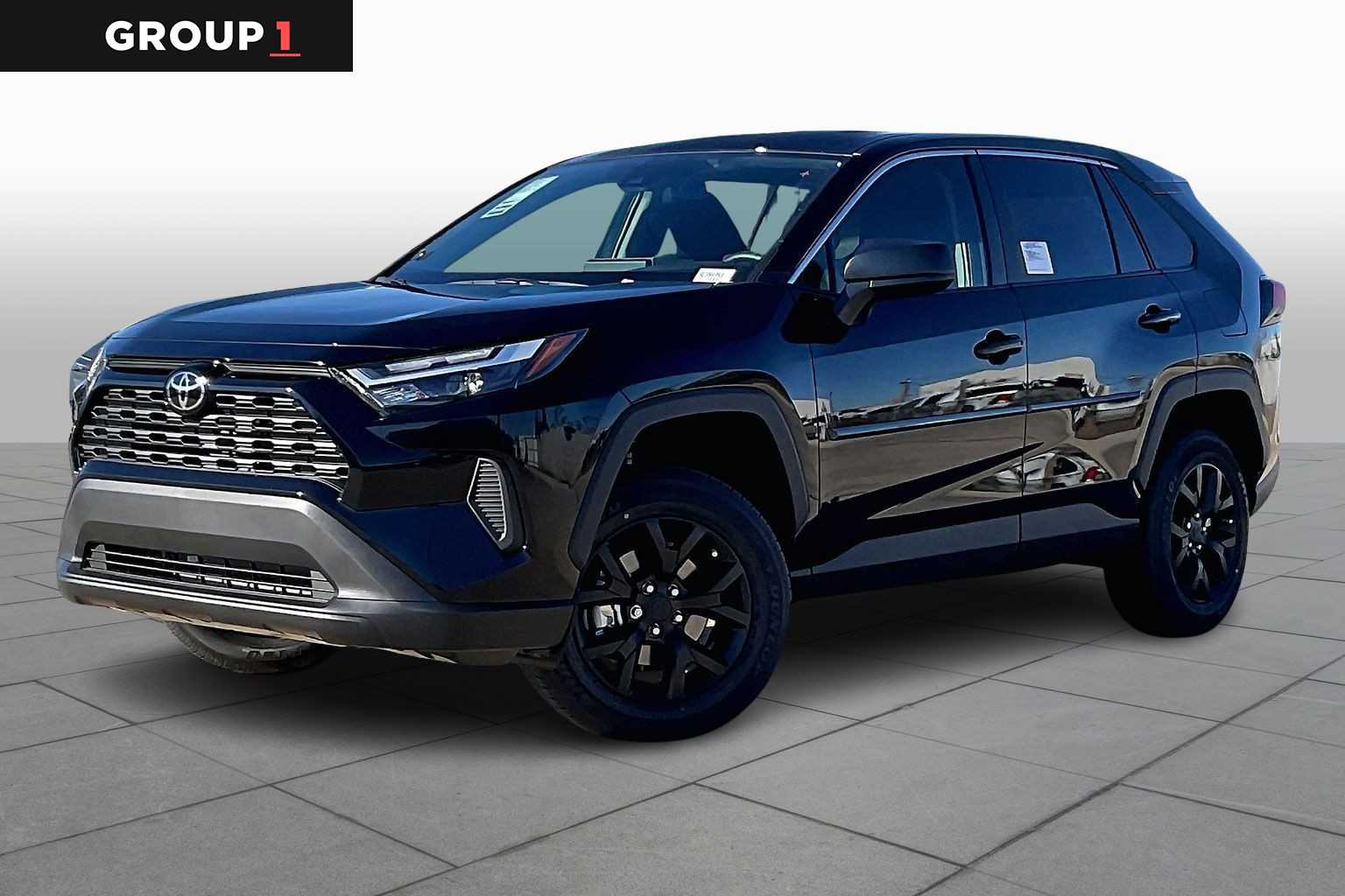 2025 Toyota RAV4 LE's photo