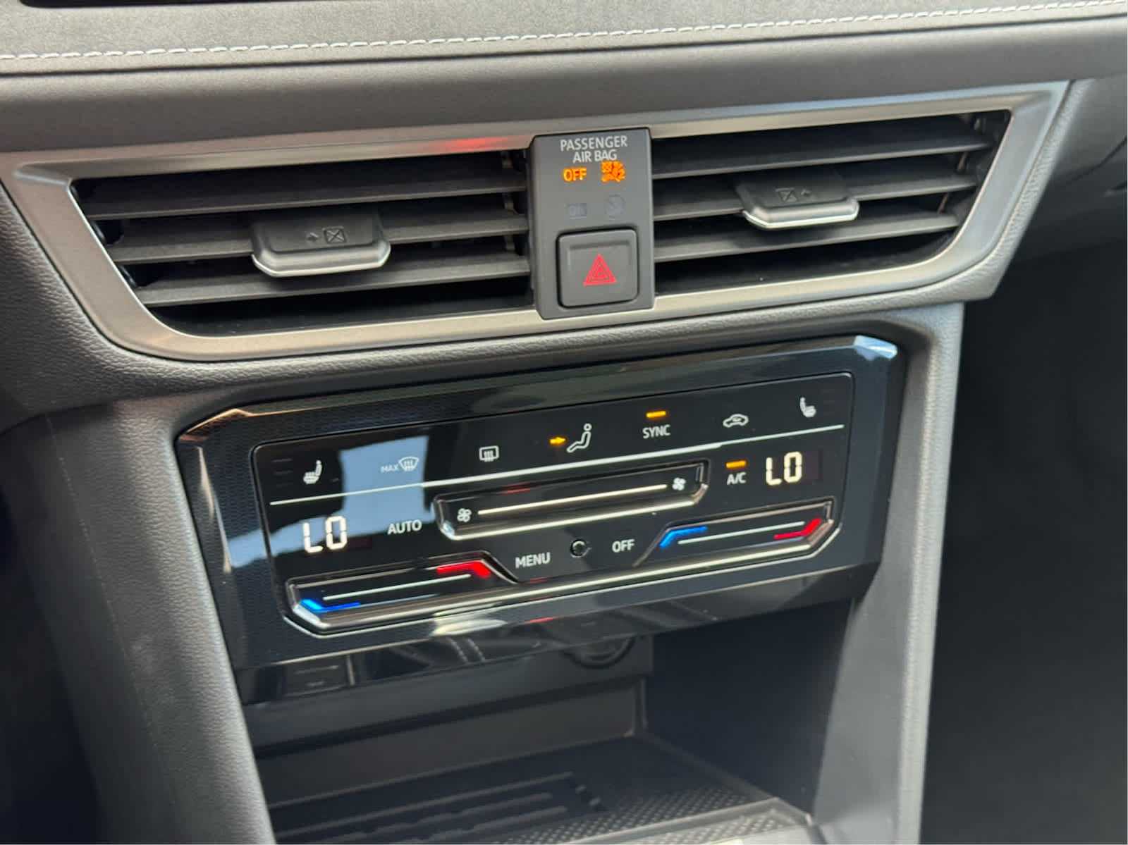 2025 Volkswagen Taos SE photo 23