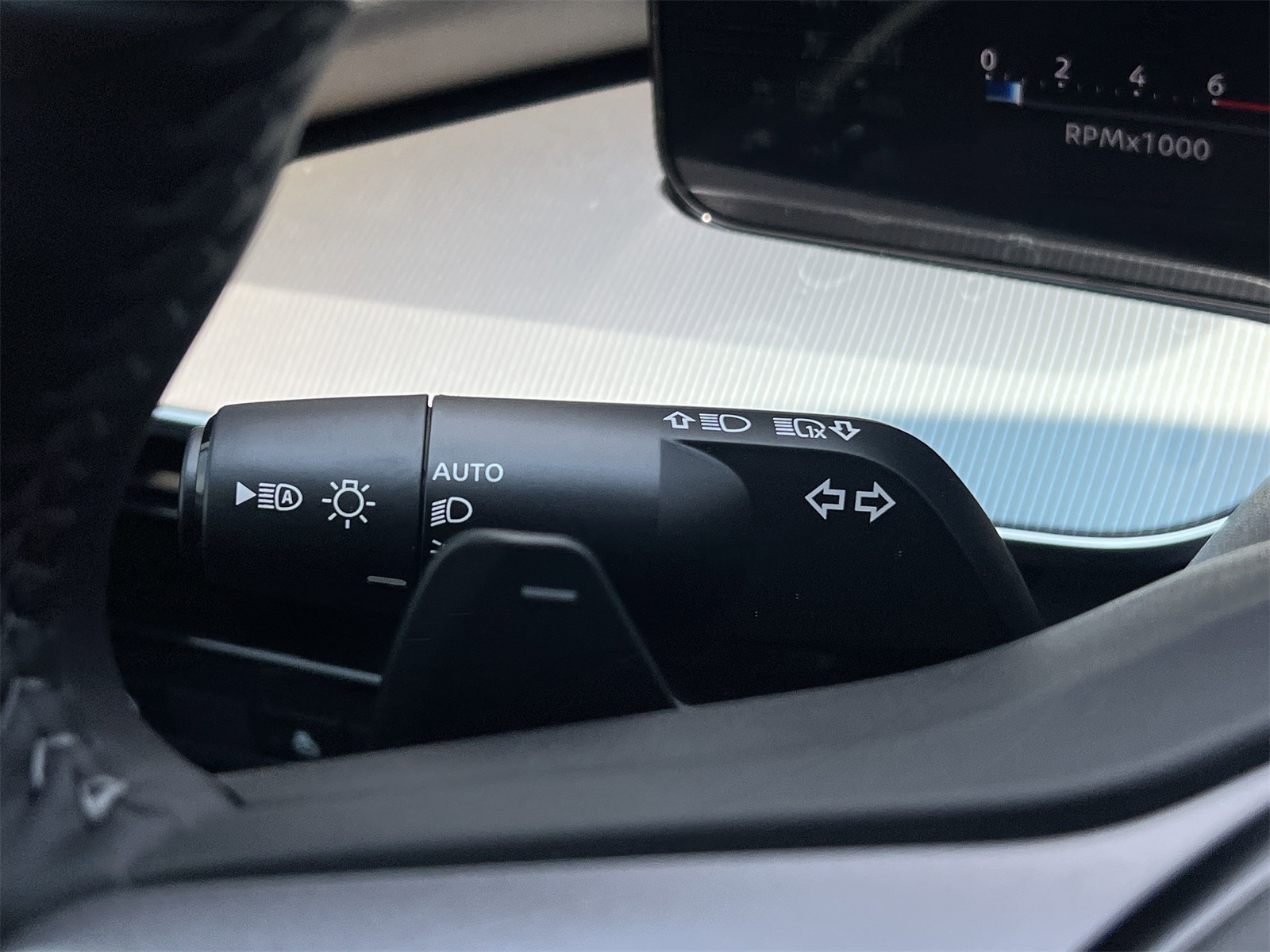 2025 Nissan Murano SL photo 9