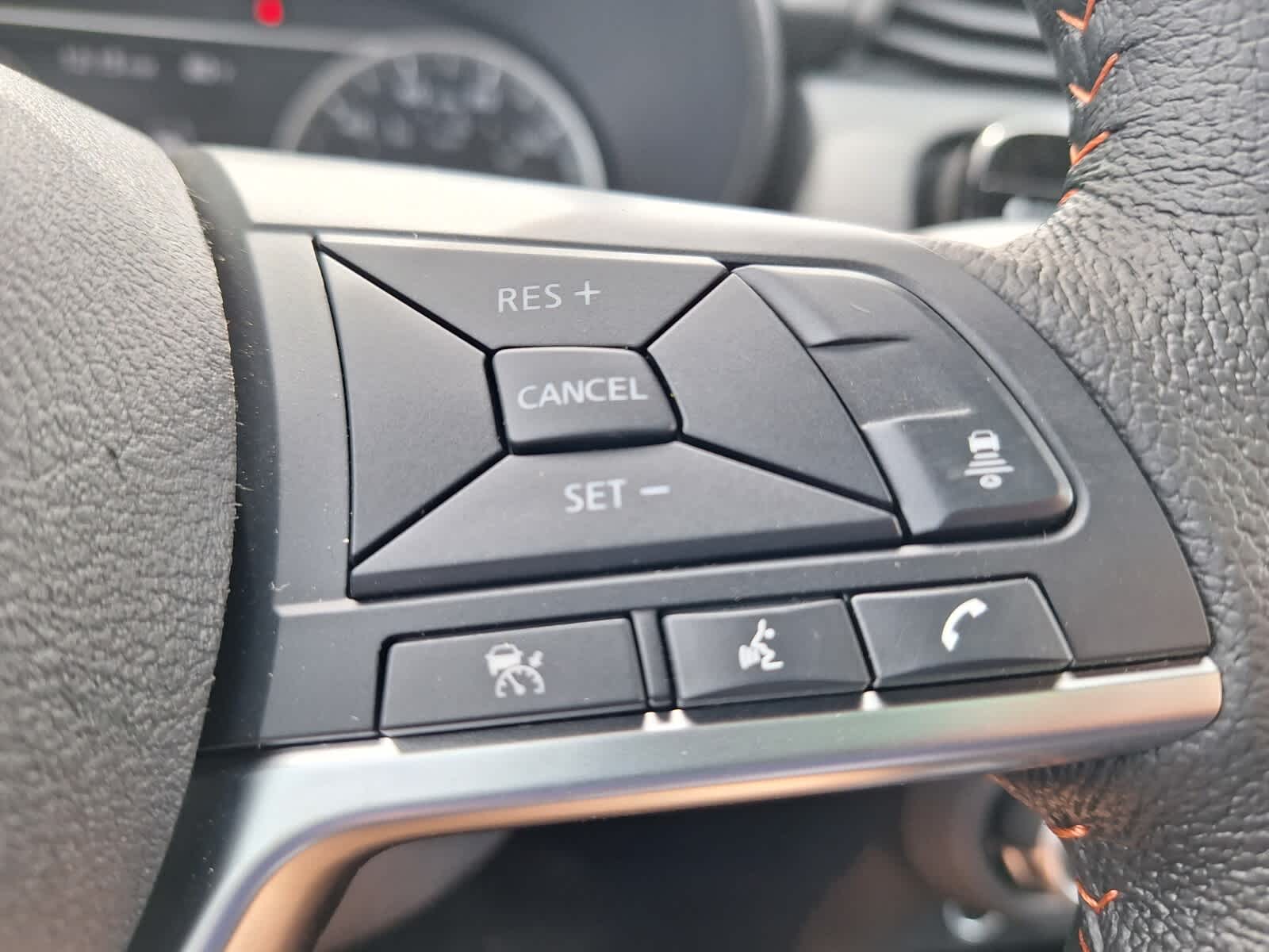 2025 Nissan Versa SR photo 13