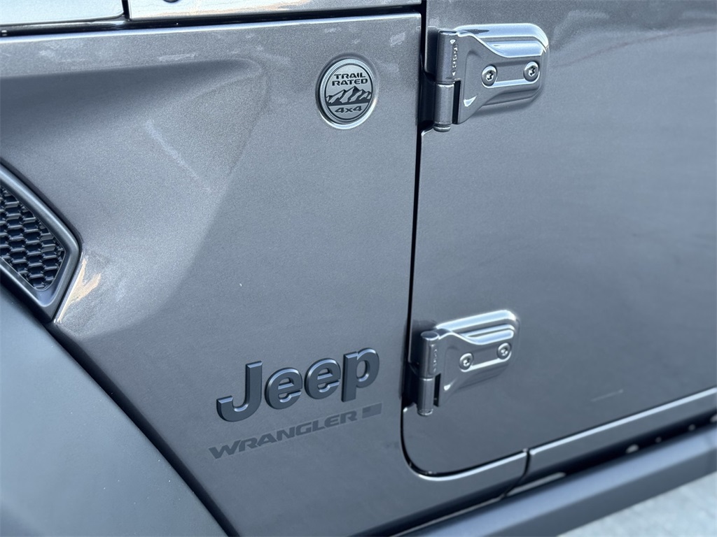 2025 Jeep Wrangler Willys photo 11