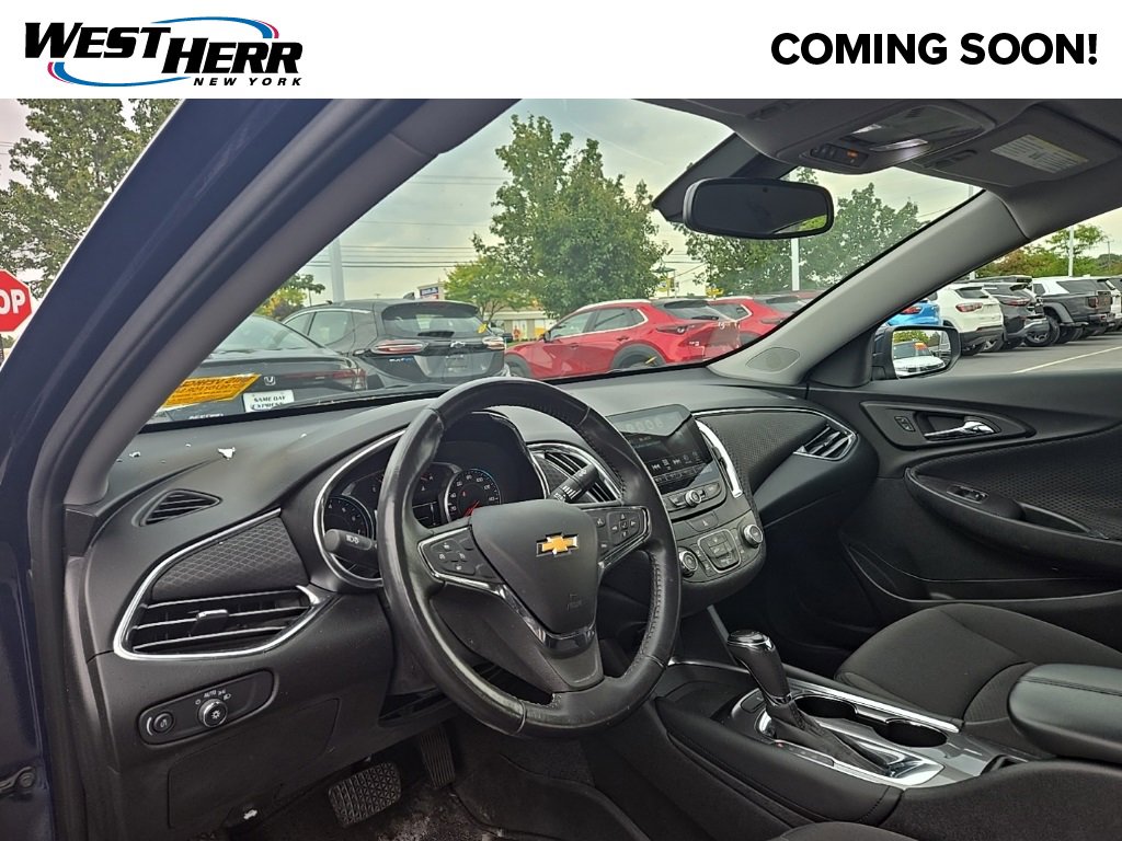 2018 Chevrolet Malibu 1LT photo 2